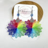 Boucles fleuries multicolores boucles d'oreilles rosaces argentées perles arc-en-ciel par Odacassie