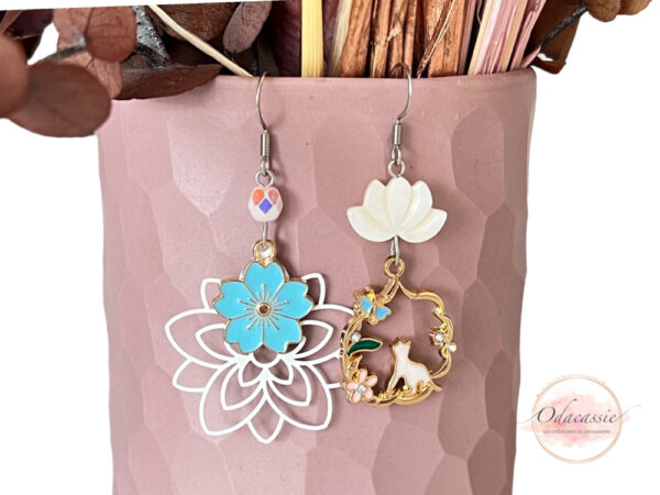 Boucles d'oreilles perle lotus en nacre chat fleurs perles boucles asymétriques par Odacassie