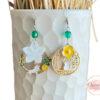 Boucles d'oreilles fleur nacre fleur jaune chats perles boucles d'oreilles asymétriques par Odacassie