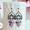 Boucles d'oreilles dreamcatcher lotus fleurs feuilles perles noir violet doré par Odacassie