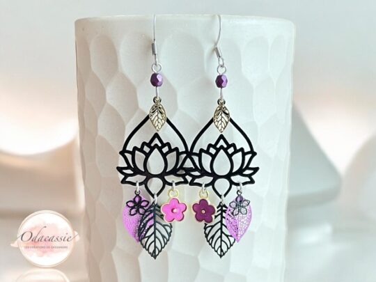 Boucles d'oreilles dreamcatcher lotus fleurs feuilles perles noir violet doré par Odacassie