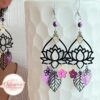 Boucles d'oreilles dreamcatcher lotus fleurs feuilles perles noir violet doré par Odacassie