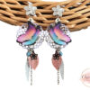 Clous d'oreilles papillons dreamcatcher fleurs de frangipanier rose mauve bleu argenté acier inoxydable et résine acrylique par Odacassie