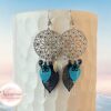 Boucles d'oreilles argentées fleurs esprit dreamcatcher avec feuilles et perles bleu turquoise bleu nuit par Odacassie