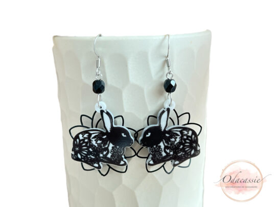 Boucles d'oreilles lapins résine estampes fleurs perles laiton acier inoxydable par Odacassie