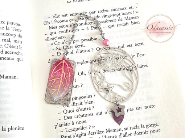 Marque page licorne étoiles strass avec perle et pendentif feuille par Odacassie