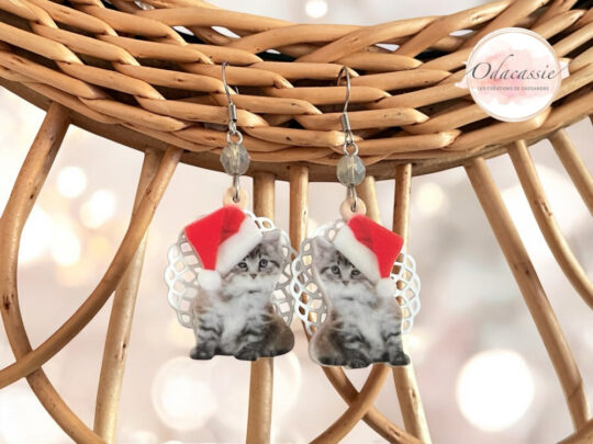 Boucles d'oreilles chats Noël estampes rosaces laiton acier inoxydable résine par Odacassie